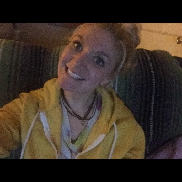 Profile Picture of Kate Rineer (@katerineer17) on Poshmark