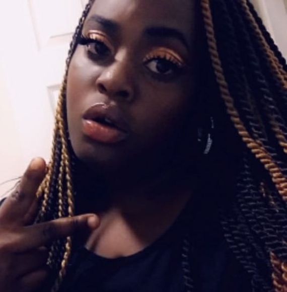 Profile Picture of Alvinia Warren (@alviniawarren) on Poshmark