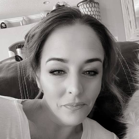 Profile Picture of Jamie Busler (@jbatten1115) on Poshmark