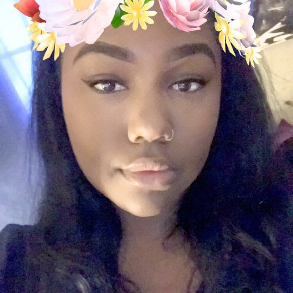 Profile Picture of Sonje Coffield (@sonjeee) on Poshmark