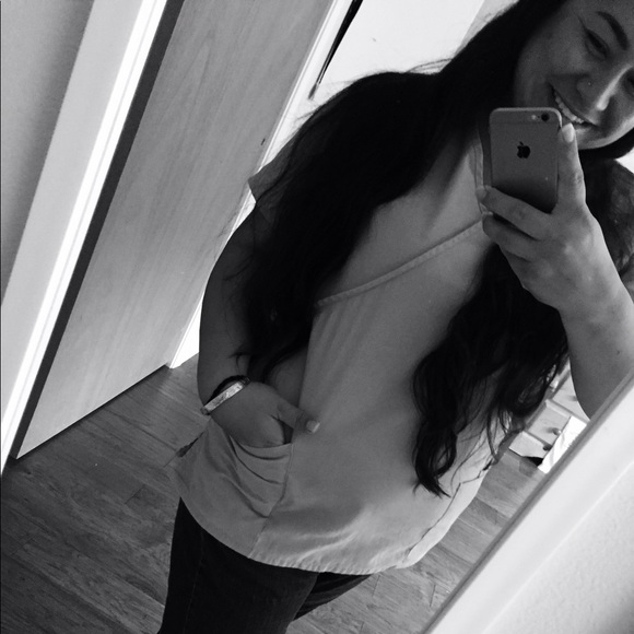 Profile Picture of Bobbie-lee Kawamoto (@blkawamoto) on Poshmark