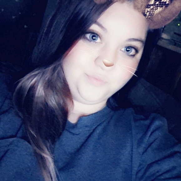 Profile Picture of Jackie Inmon (@jackieinmon) on Poshmark