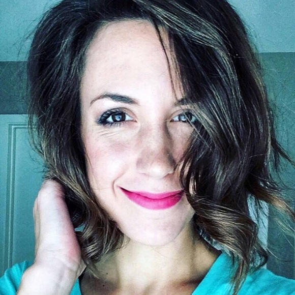 Profile Picture of Joanna Alders (@joannaa1) on Poshmark