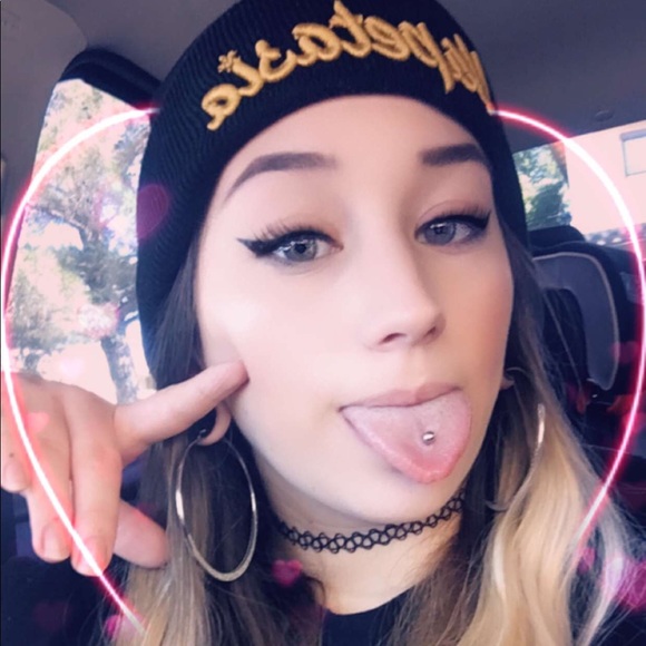 Profile Picture of Alison Jimenez (@itskittyybro) on Poshmark