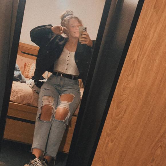 Profile Picture of Ashlee Reid (@ashlee_reid) on Poshmark