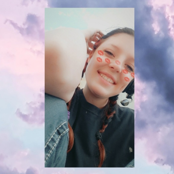 Profile Picture of Haley Nolan (@haleynolan173) on Poshmark