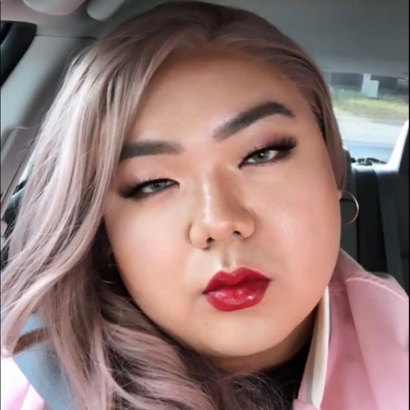 Profile Picture of Tommy Lu (@fablesinger) on Poshmark