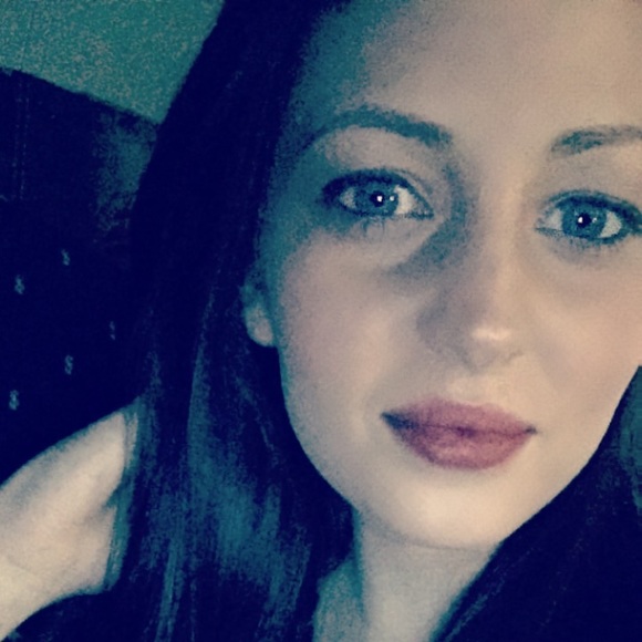 Profile Picture of Bethany Dertinger (@b_dertinger) on Poshmark