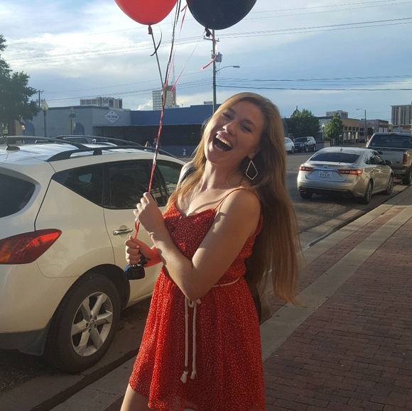 Profile Picture of Lauren Maresh (@lnmaresh) on Poshmark