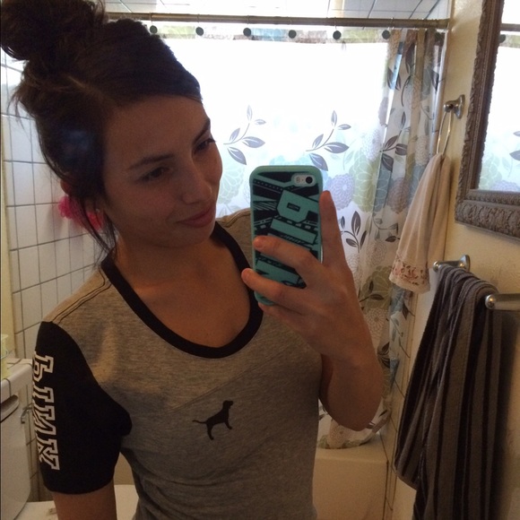 Profile Picture of Danielle Schumacher (@nelleschumacher) on Poshmark