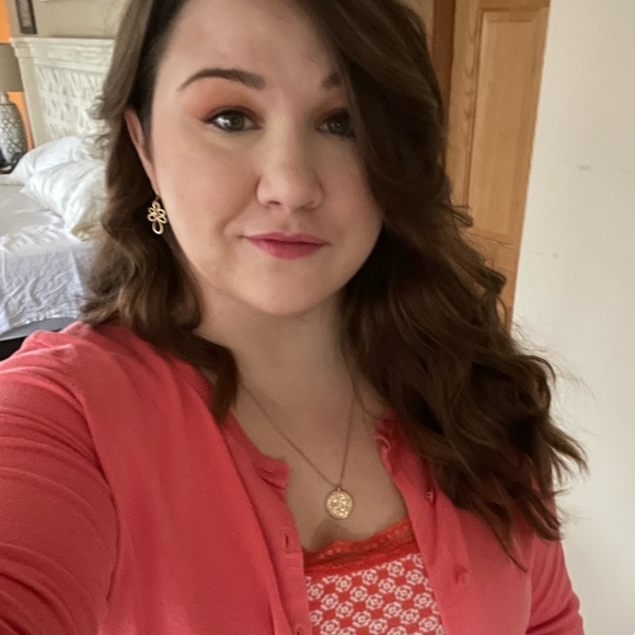Profile Picture of Rachel Schellhaas (@rfunte) on Poshmark