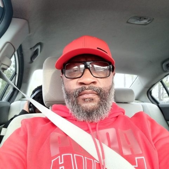 Profile Picture of Cary Aaron (@caryaaron122108) on Poshmark