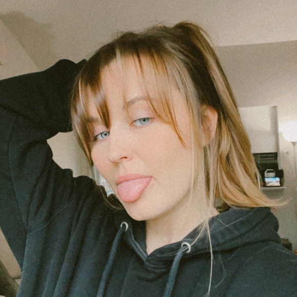 Profile Picture of Maryann Kurts (@maryann_kurts) on Poshmark