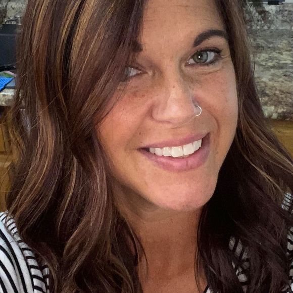 Profile Picture of Staci Steffek (@ssteffek) on Poshmark