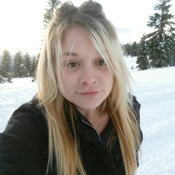 Profile Picture of Alexa Hutcheson (@alexahutcheson) on Poshmark