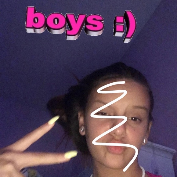 Profile Picture of Ashleyy Barriso (@ashleyyxoxo579) on Poshmark