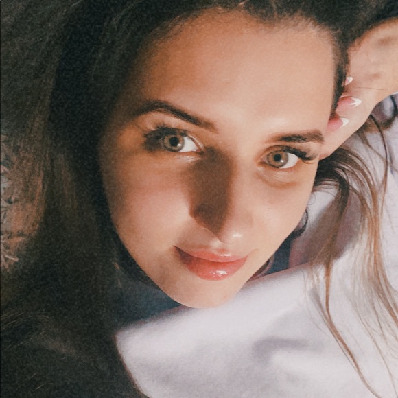 Profile Picture of Serafima Lavyshyk (@serafimal) on Poshmark