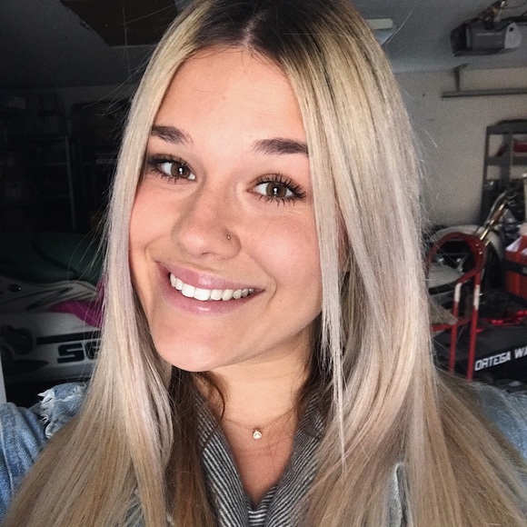 Profile Picture of Megan Wirrig (@meganwirrig) on Poshmark