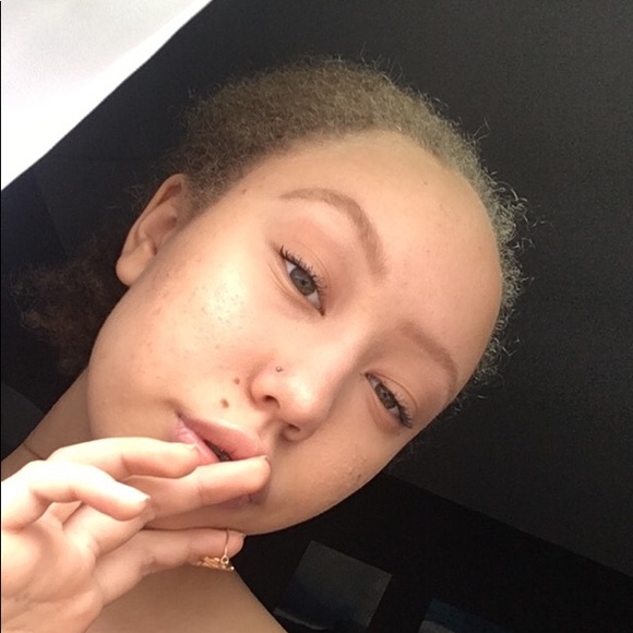 Profile Picture of Taylor Sukert (@smh_tayyy) on Poshmark