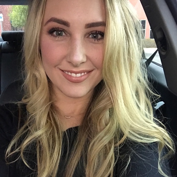 Profile Picture of Jennifer Infuso (@keepyourdignity) on Poshmark