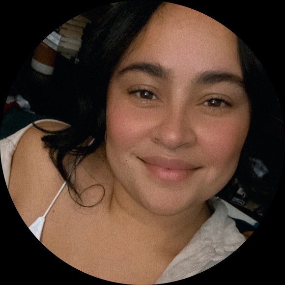 Profile Picture of Crystal Lora (@blossomedbylora) on Poshmark