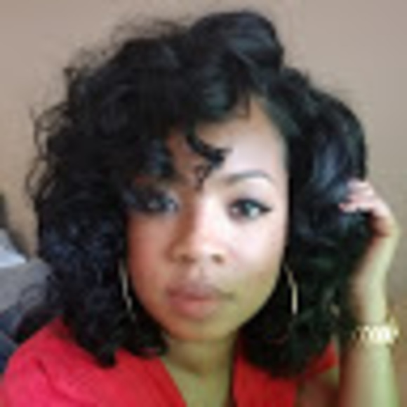 Profile Picture of Becca Rountree (@beccarountree) on Poshmark