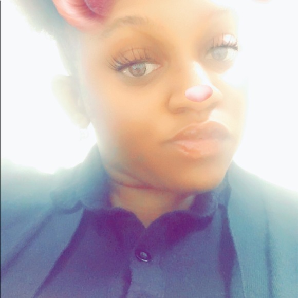 Profile Picture of Lenesha Gibbons (@lenecherb) on Poshmark