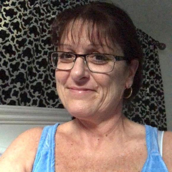 Profile Picture of Pam Cossairt (@pamcake68) on Poshmark
