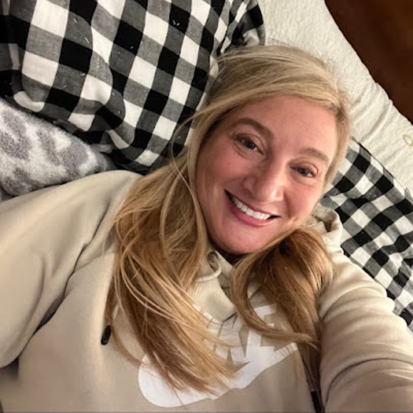 Profile Picture of Jennifer Barbee (@jgb5977) on Poshmark