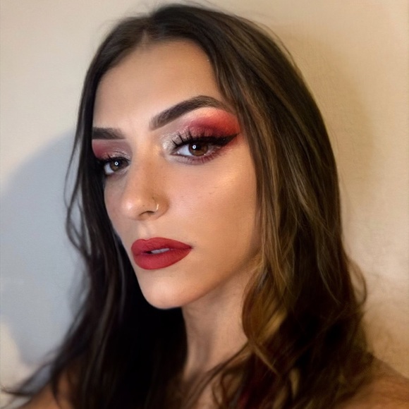 Delisiah Benigno - Poshmark Profile Picture of Delisiah Benigno (@diaaaaa_) on Poshmark