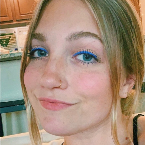 Profile Picture of Lauren Martorelli (@lmartorelli) on Poshmark