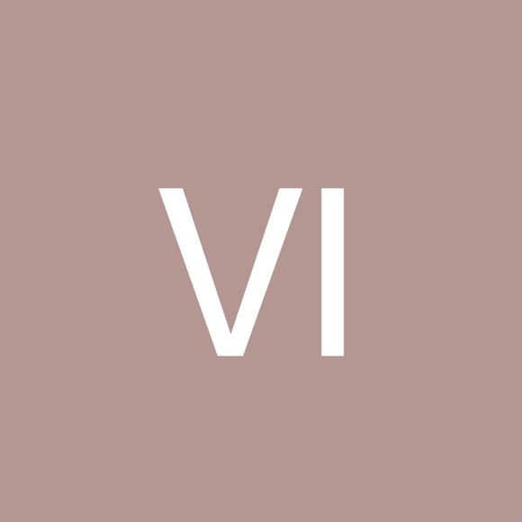 Profile Picture of Veronica Inglis (@veronicainglis) on Poshmark