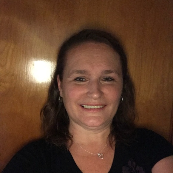 Profile Picture of Michele Wizner (@michele_wizner) on Poshmark