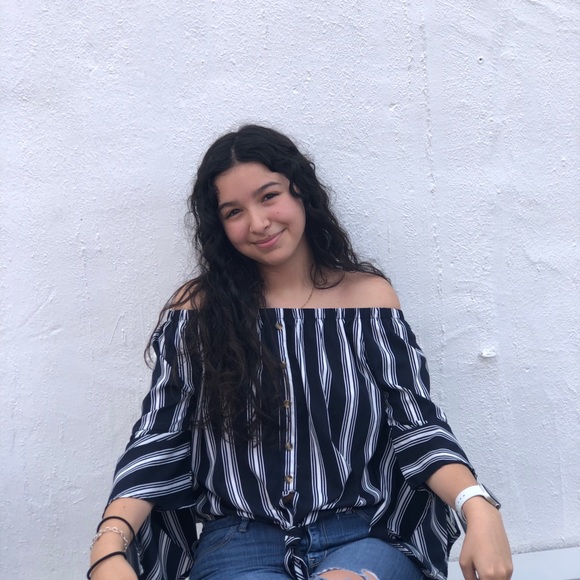 Profile Picture of Brenda Jimenez (@brxndajimxnxz) on Poshmark