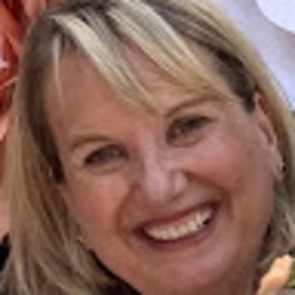 Profile Picture of Eva Phillips (@evaphillips994) on Poshmark