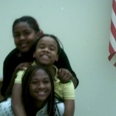 Profile Picture of Krissy Jones (@crystalnealy) on Twitter