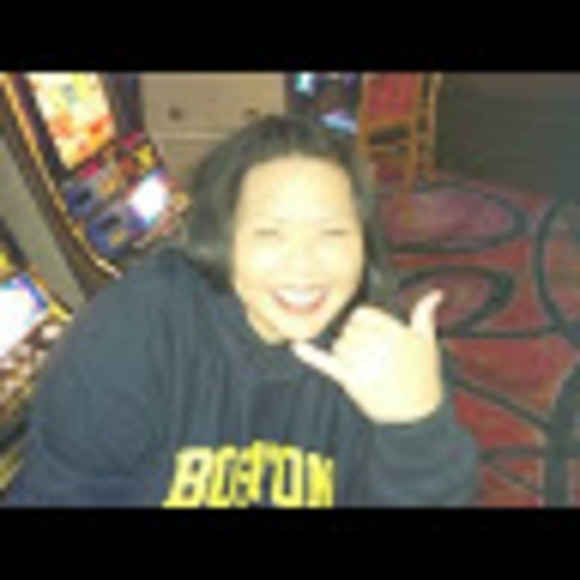 Profile Picture of Sharece Maikui (@smaikui13) on Poshmark