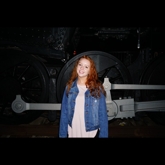 Profile Picture of Hailey Crain (@haileycrain5) on Poshmark