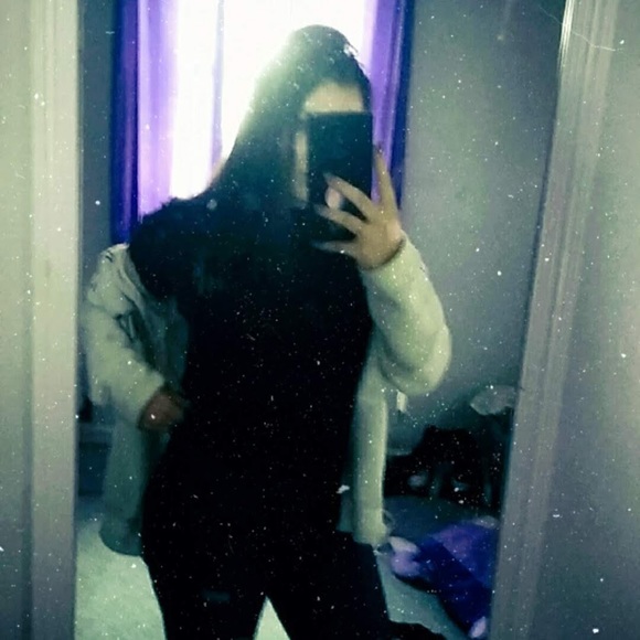 Kayley Zambuto - Poshmark Profile Picture of Kayley Zambuto (@kayleyzambuto) on Poshmark