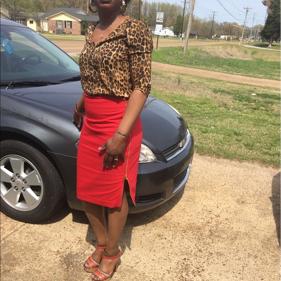 Profile Picture of Edna Moore (@faucetsale) on Poshmark