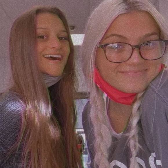 Profile Picture of Emily grace Rezek (@emilyrezek) on Poshmark