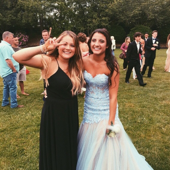 Profile Picture of Noelle Walsh (@walsn50) on Poshmark