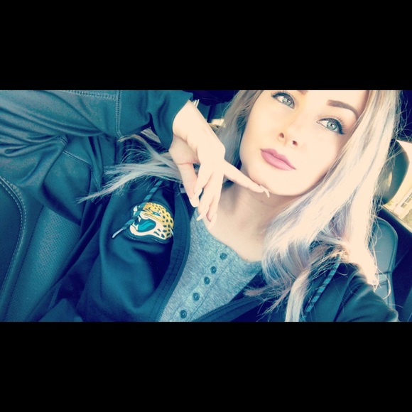 Profile Picture of Samantha Maskell (@catherine1896) on Poshmark
