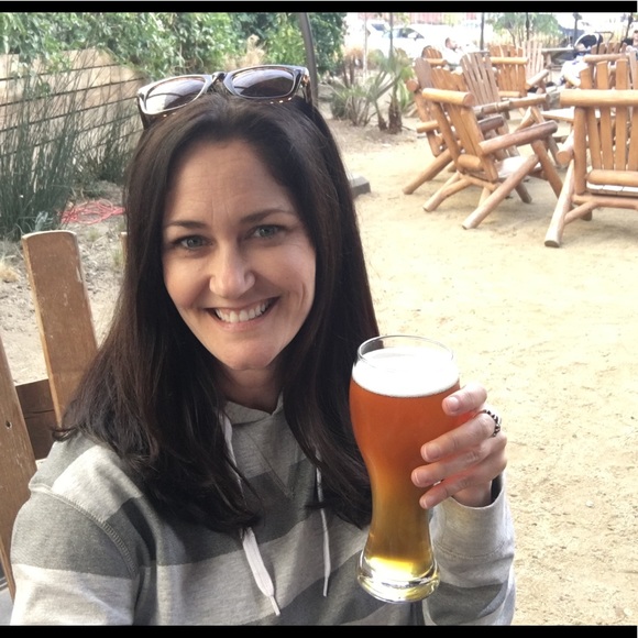 Profile Picture of Jessica Roswell (@alittlelessjess) on Poshmark