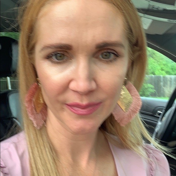 Profile Picture of April Gamble (@april_gamble) on Poshmark