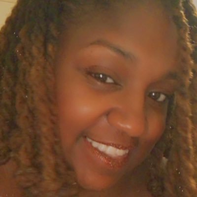 Profile Picture of Chickie (@ChickWitLocs) on Twitter
