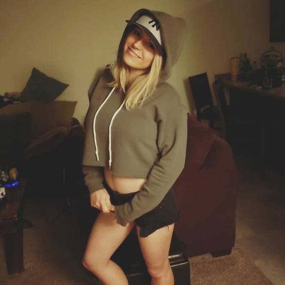 Profile Picture of Mikellyn Marion (@mikellyn1) on Poshmark