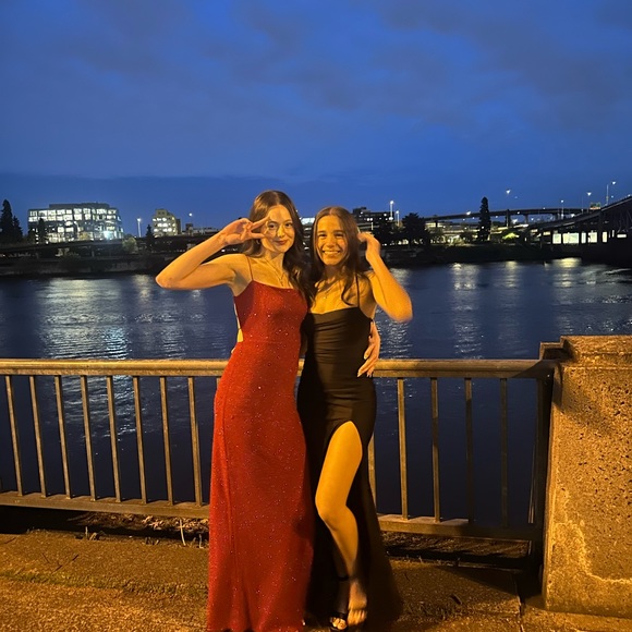 Profile Picture of Ella Tyger (@ellatyger7363) on Poshmark