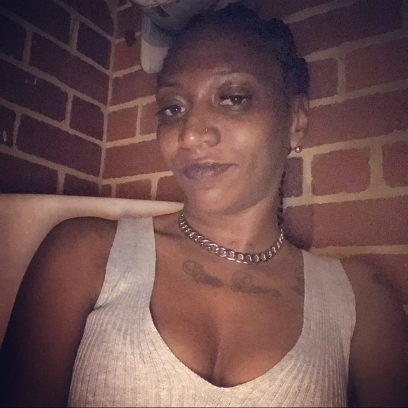 Profile Picture of Nichole Barker (@barker41) on Poshmark