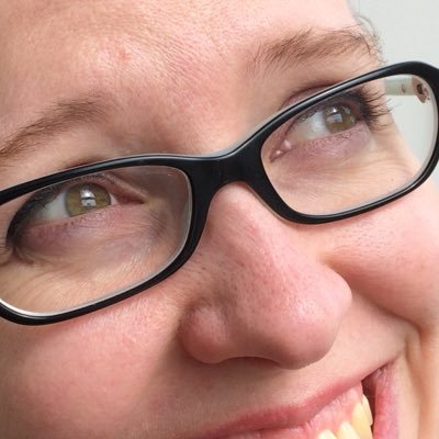 Profile Picture of Laura Gillian (@lgbookworm) on Twitter